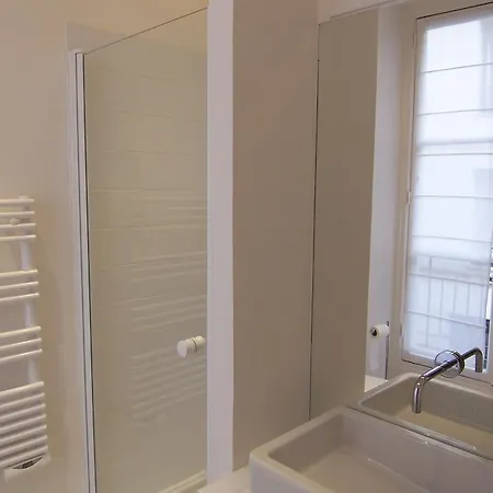 Halldis - Marais Haut Apartment